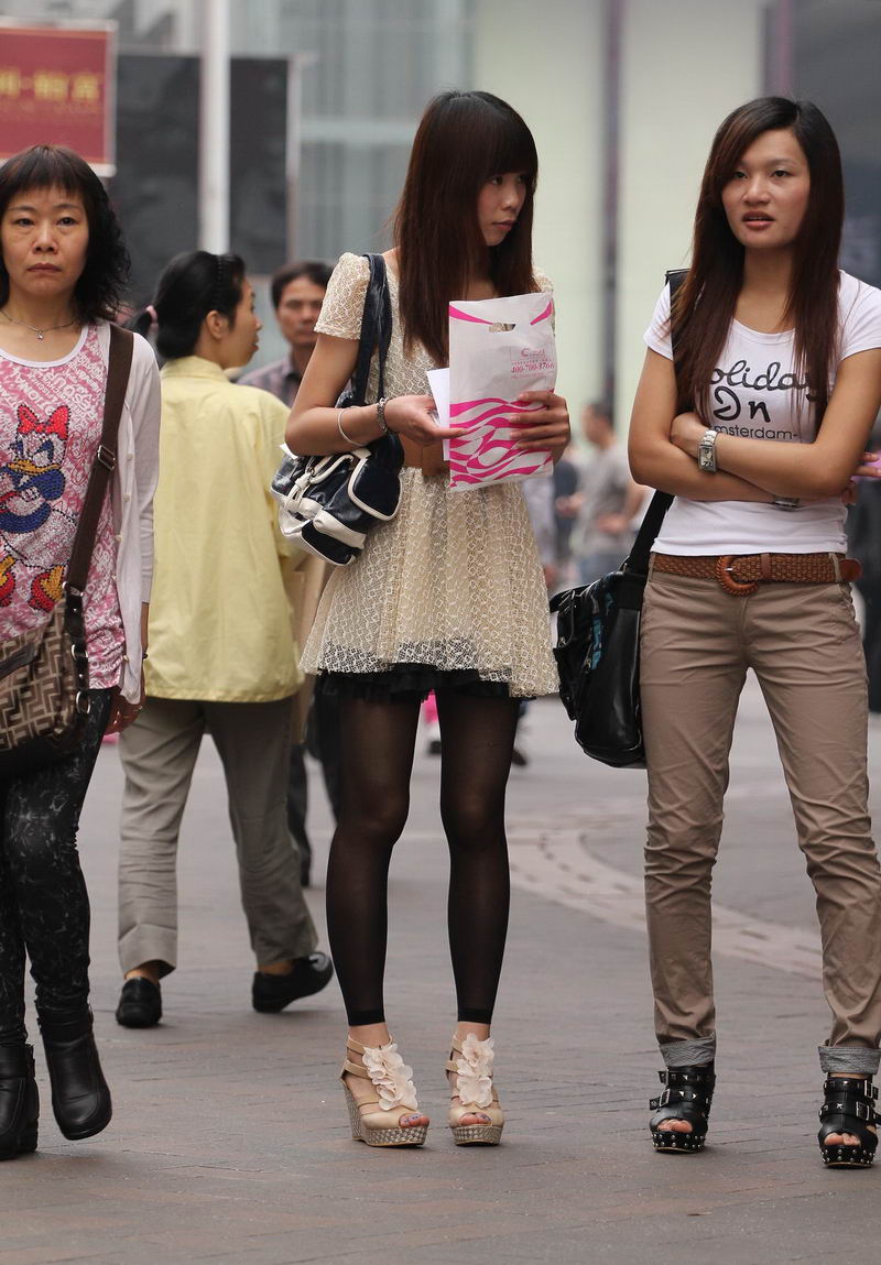 新开北路街拍黑丝美女