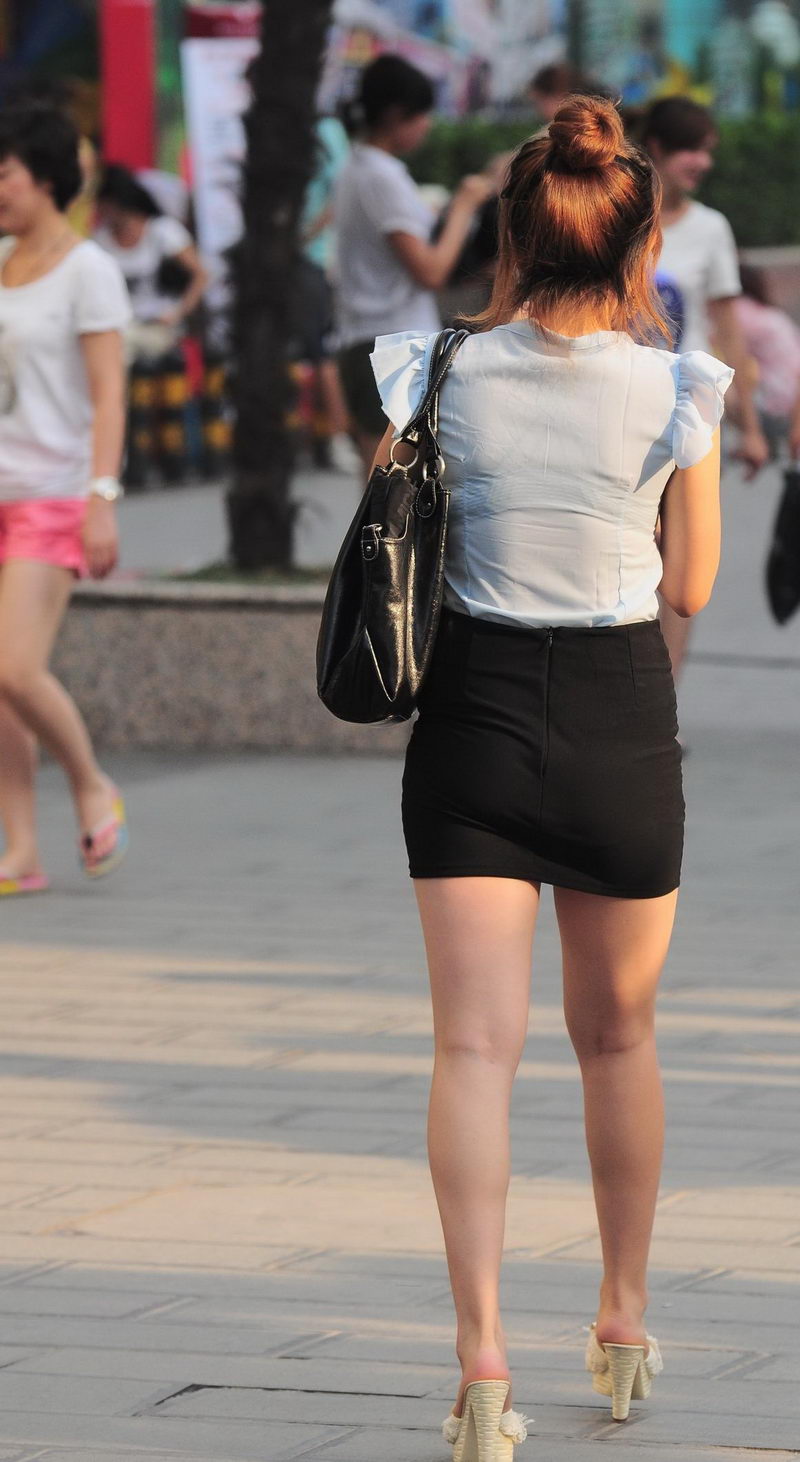 长江路步行街的黑色紧身裙MM