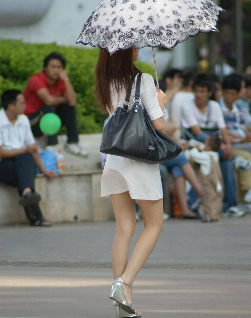 罗湖区深南东路街拍护士裙美女