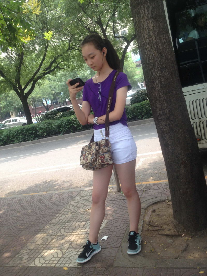 杭州大学附近街拍的女生