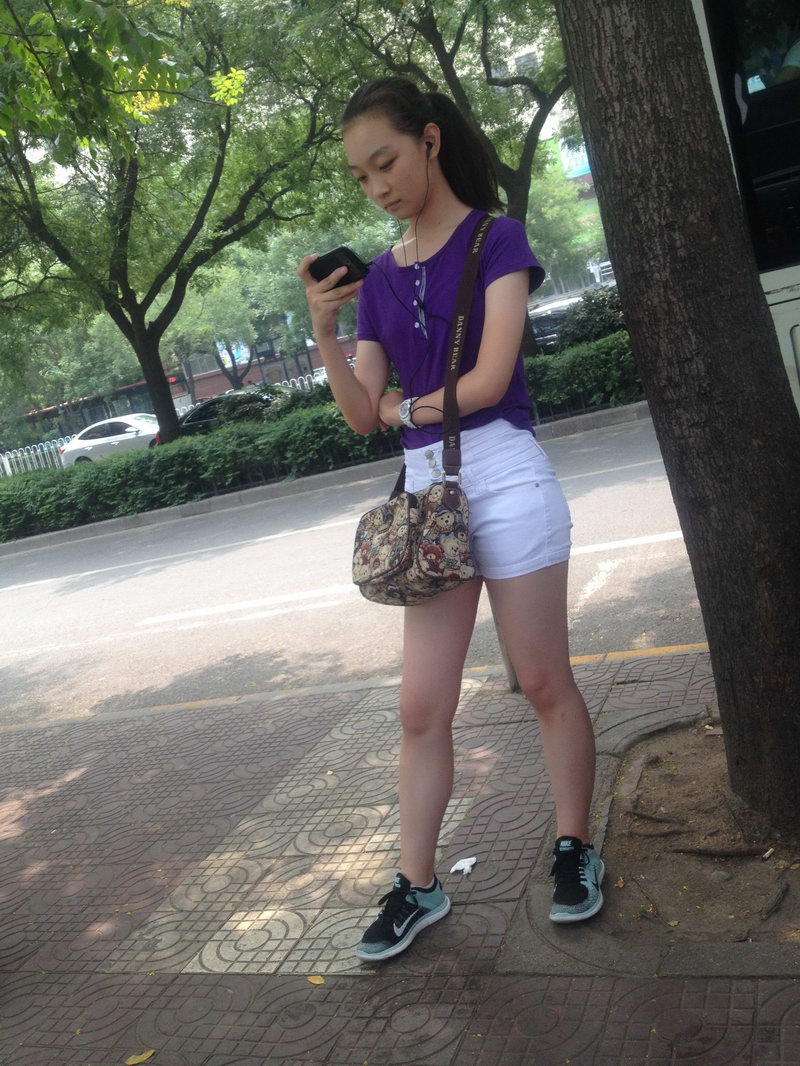 杭州大学附近街拍的女生