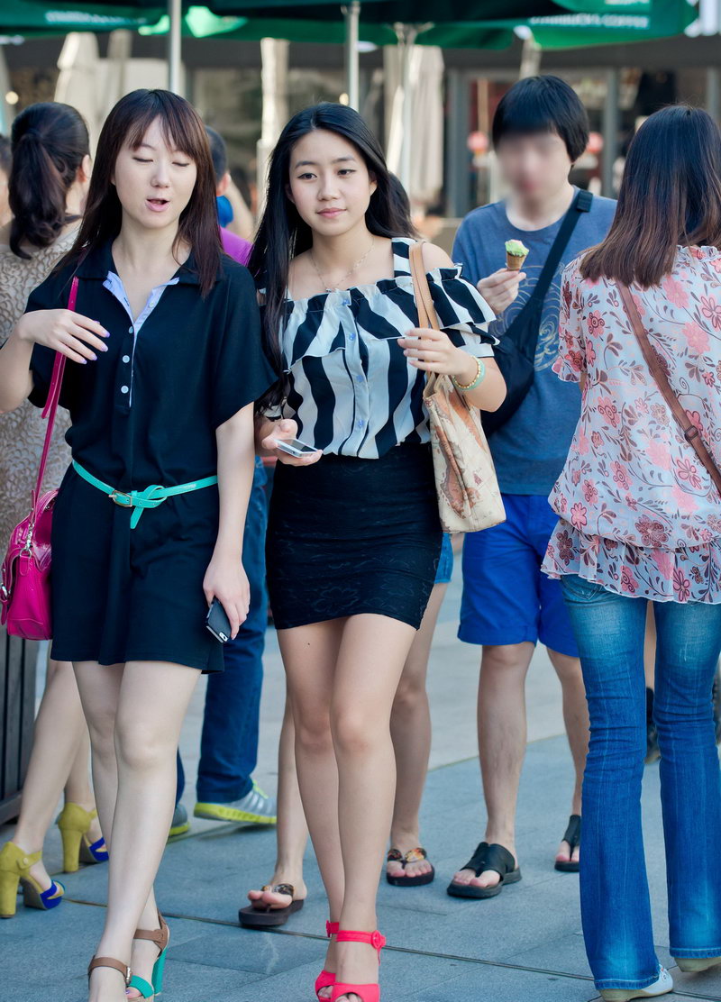 杭州的商业区街拍的美女