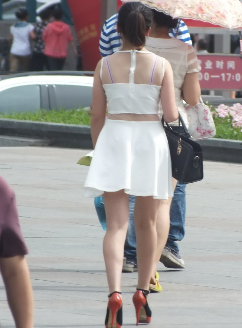 深圳中心广场街拍的妹子