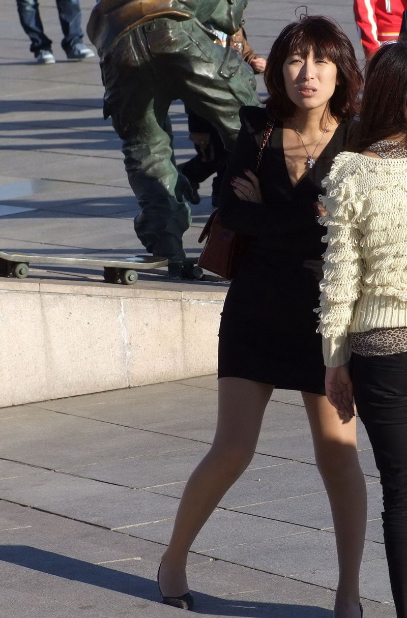 明珠广场街拍的制服裙姐姐(1)