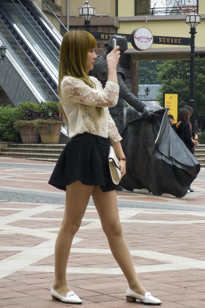 清华大学里也有极品肉丝袜女生