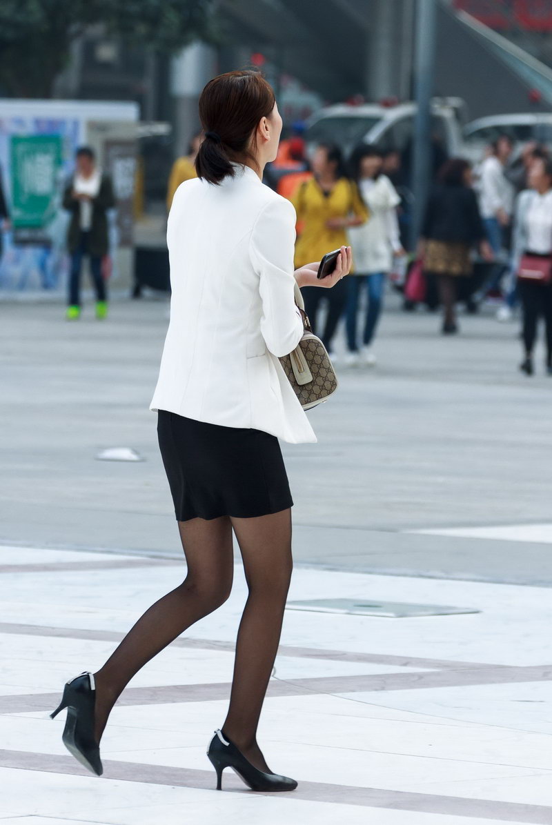 上海现代广场街拍黑丝袜美女