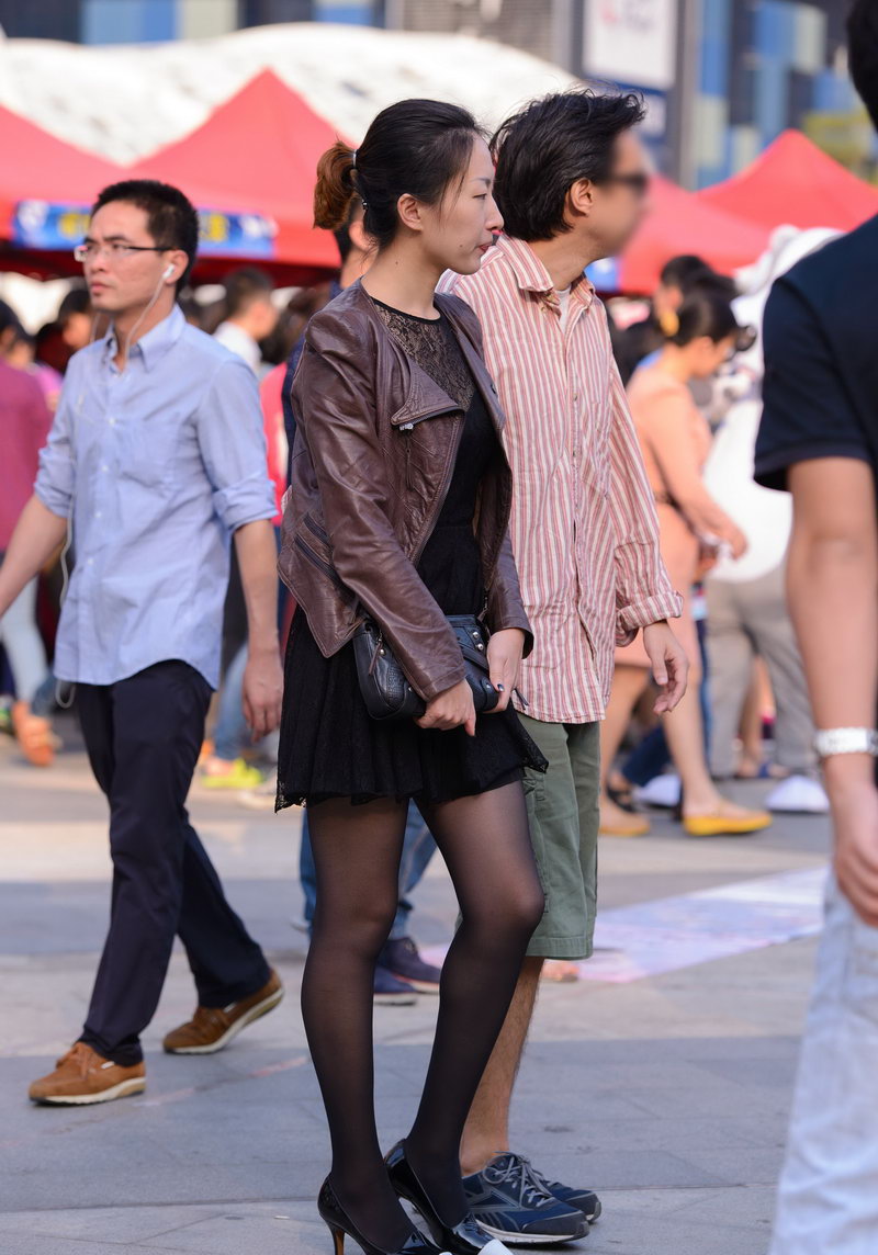 杭州艺术步行街遇到的黑丝袜美少妇