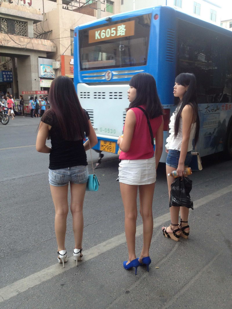 逛街的美眉们