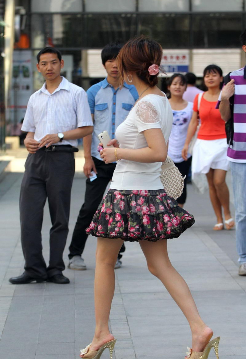 汉庭锦江商场街拍花裙子美女