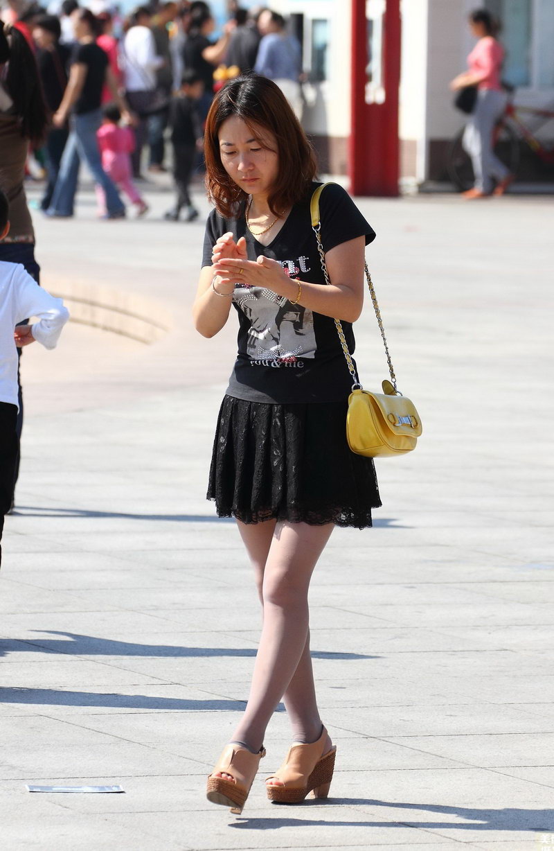 青岛旅游街拍的美女姐姐(1)
