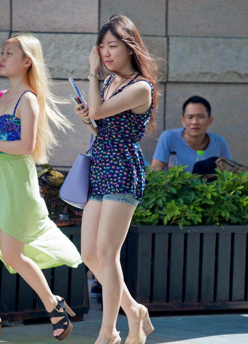 新万达广场街拍的美女