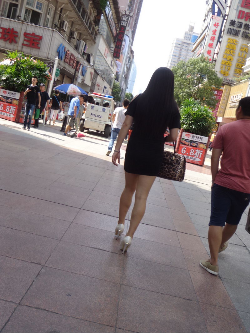 步行街见到的短裙高跟美女(1)