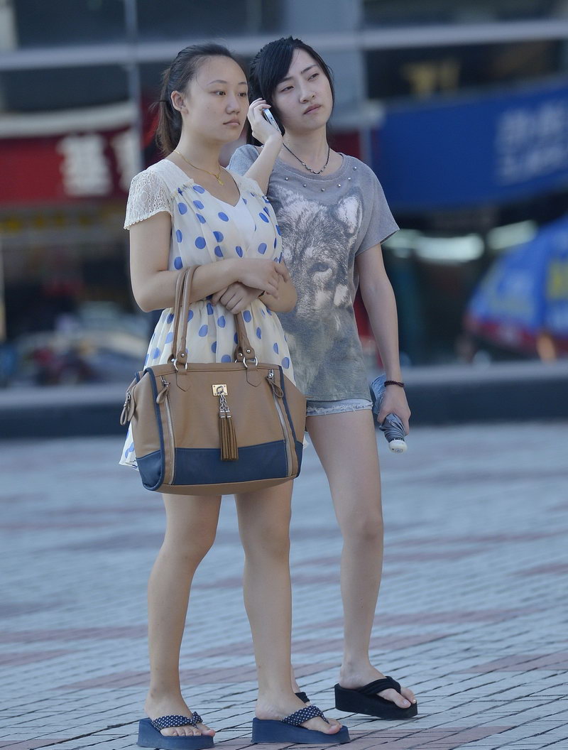 扬州街拍的两个妹子