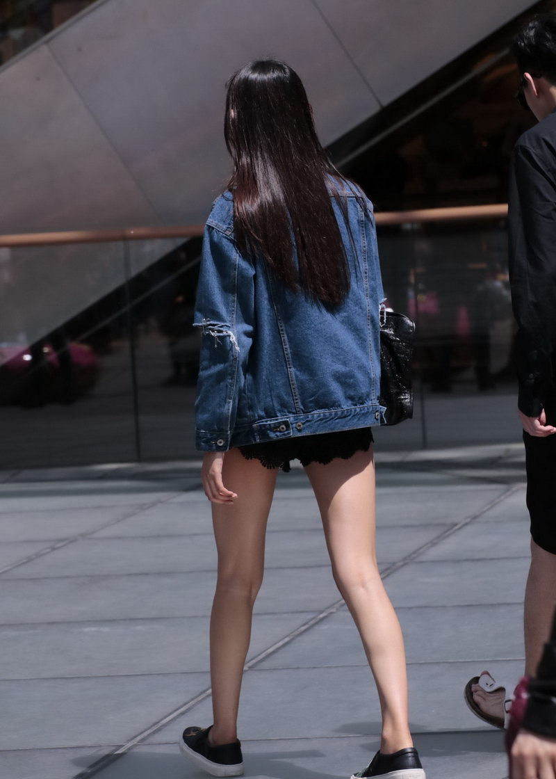 上海街拍的时尚女生