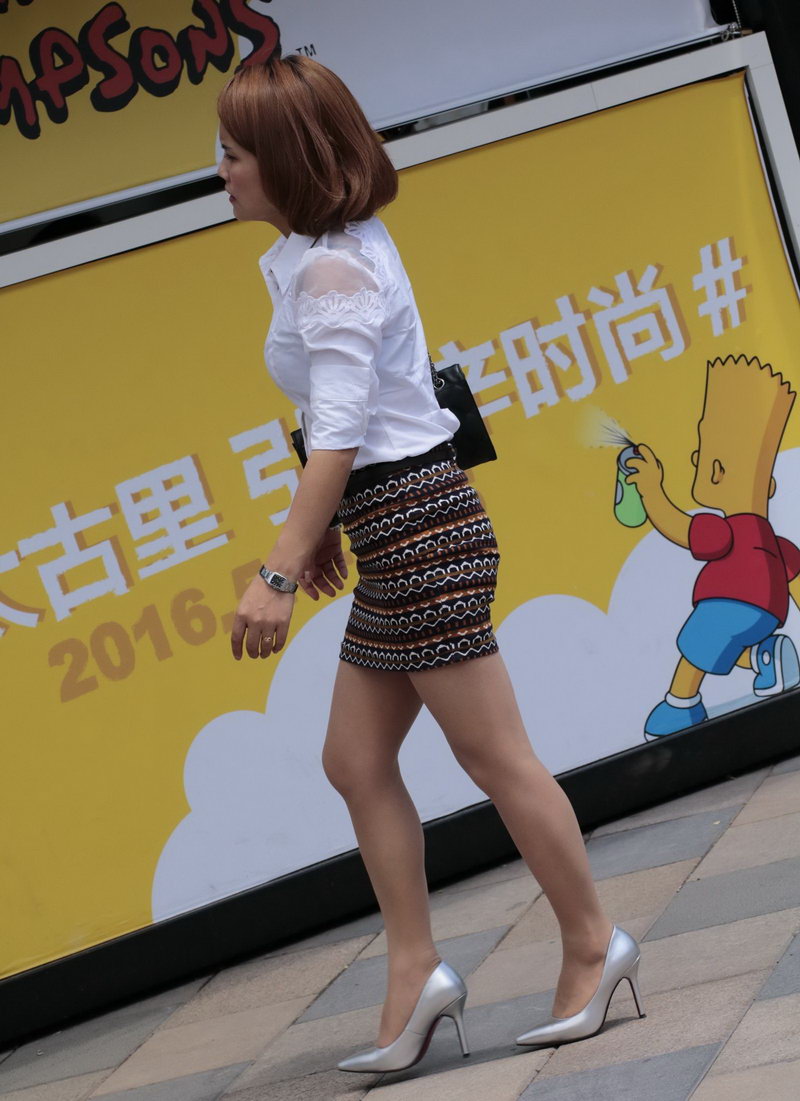 北京街拍的包臀裙高跟鞋美女