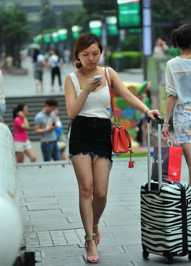 喝冷饮的时候见到的美女