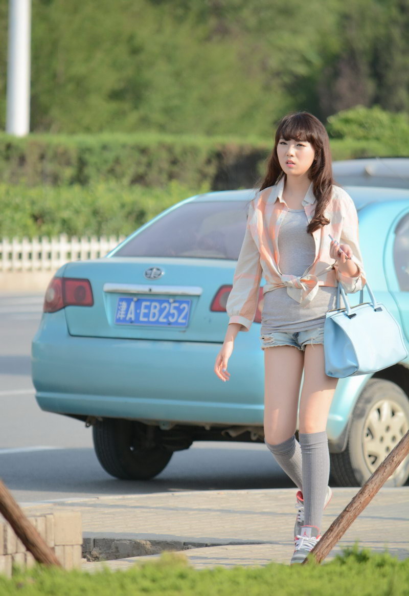 天津街拍的美女