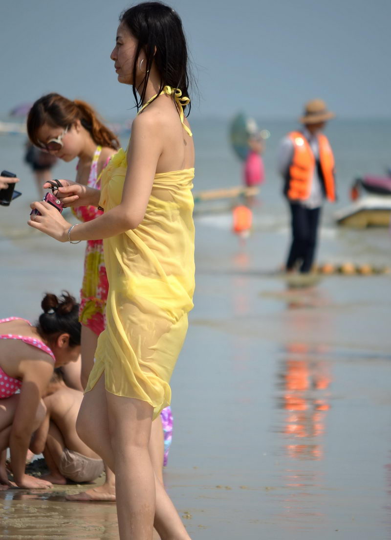 大沙岙沙滩的大耳环美女