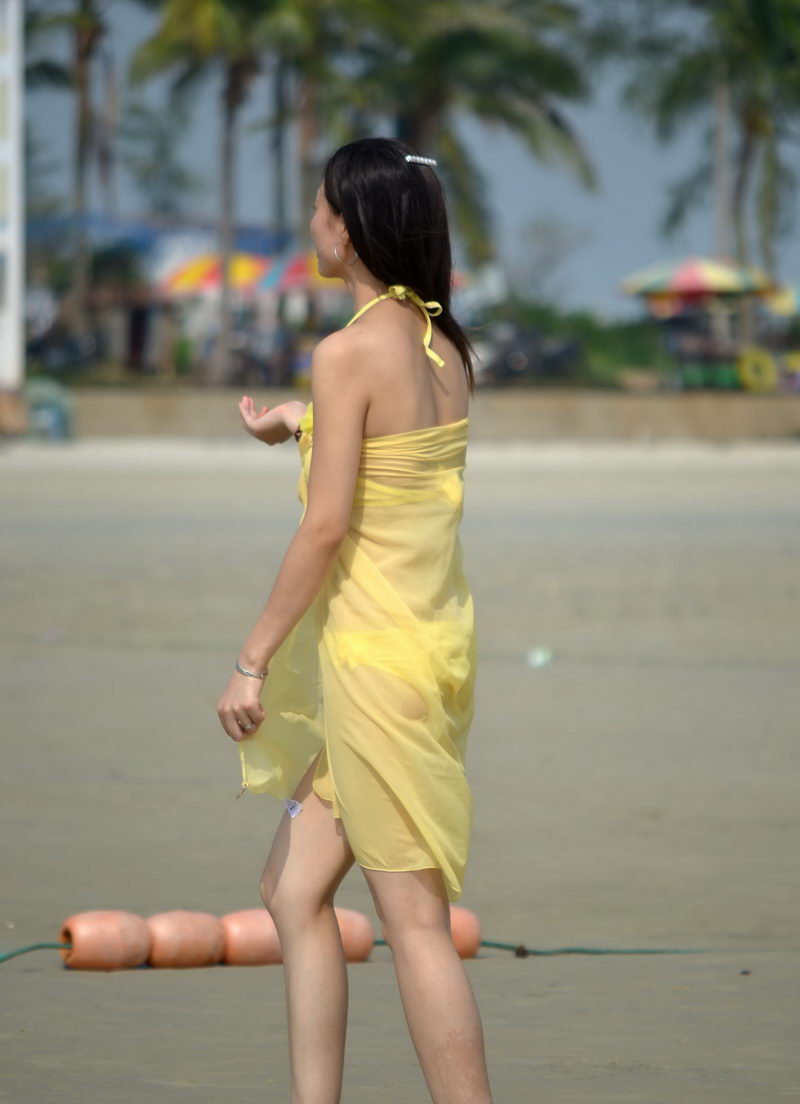 大沙岙沙滩的大耳环美女
