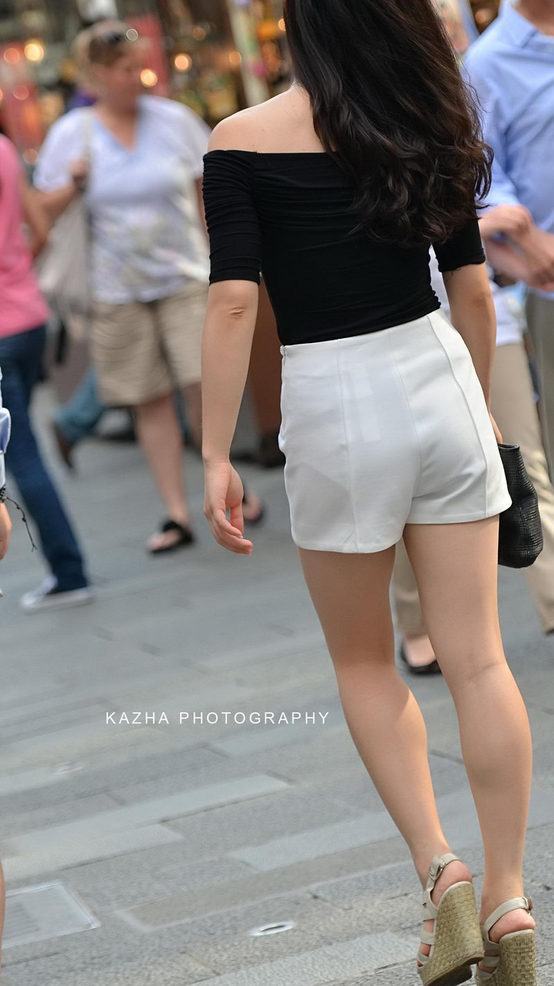白色热裤美女
