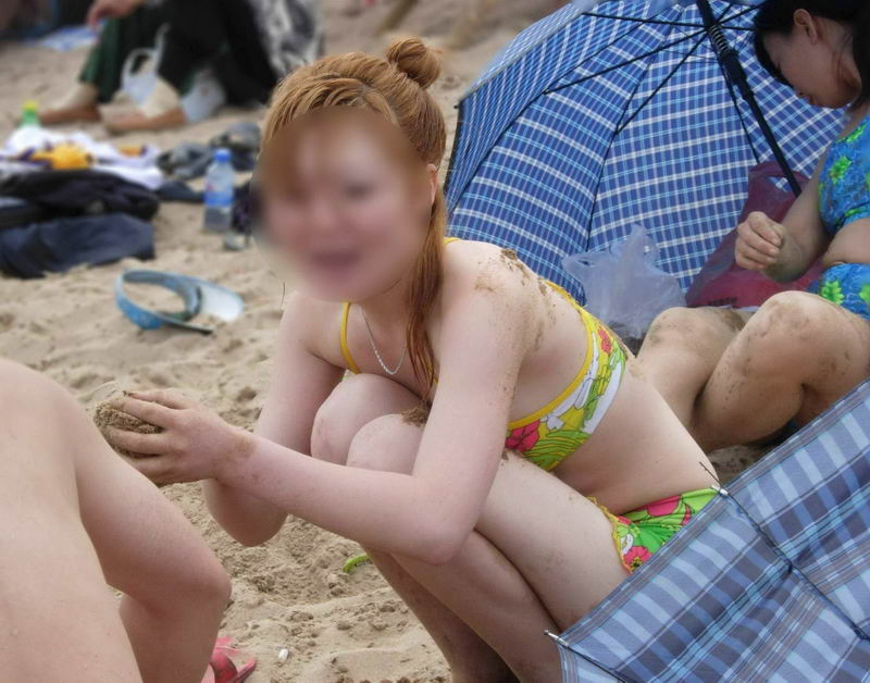 龙仔湾海滩的美女姐姐