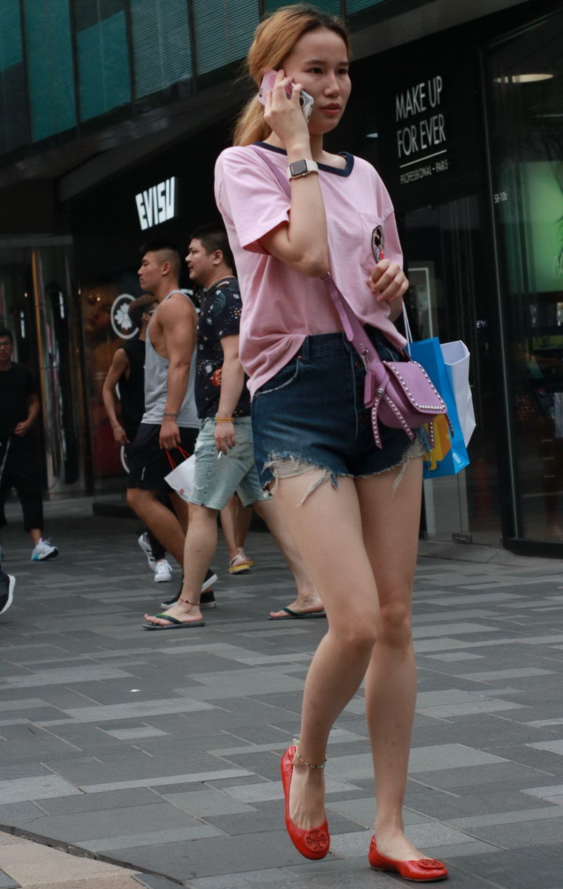 杭州的CBD街拍的美女