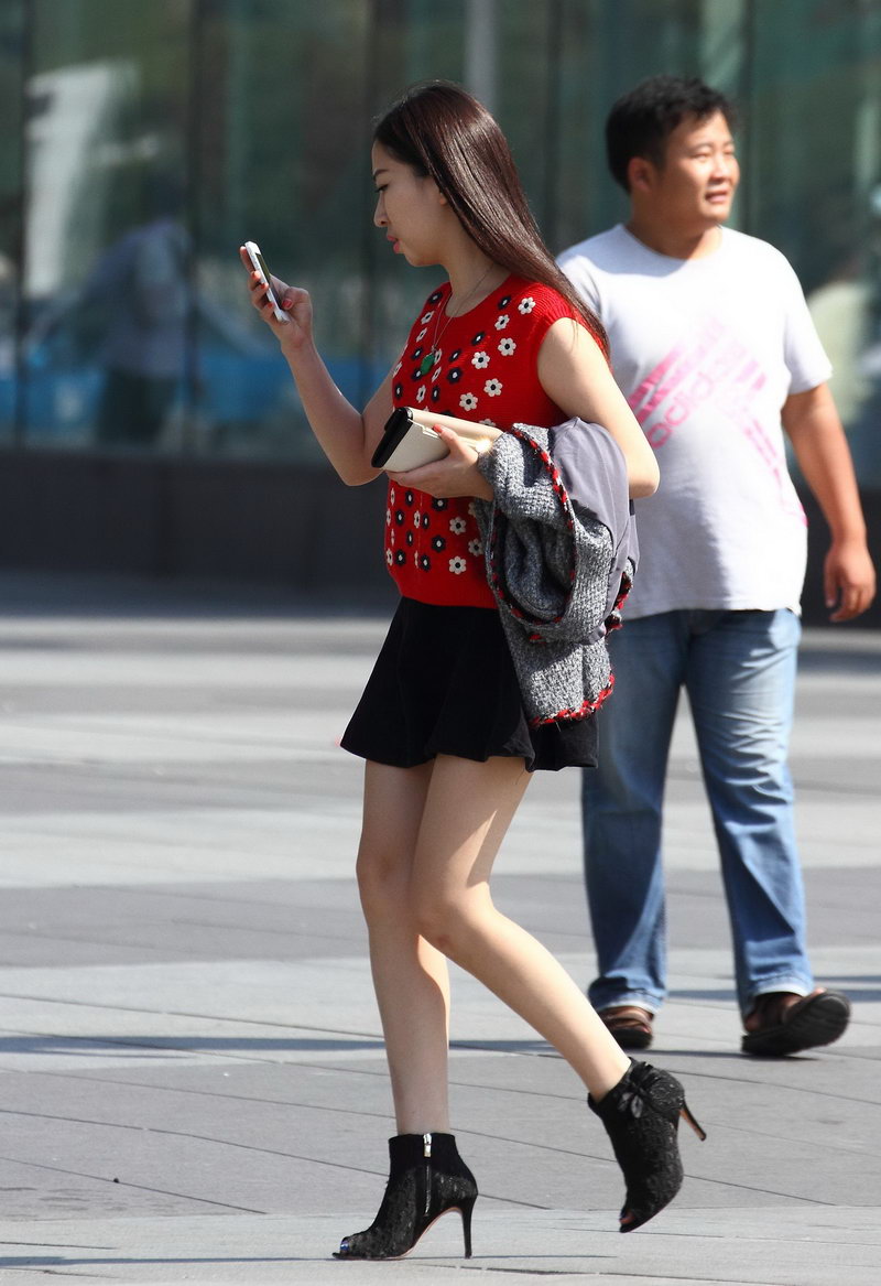 这么高的个子就不用穿高跟鞋了