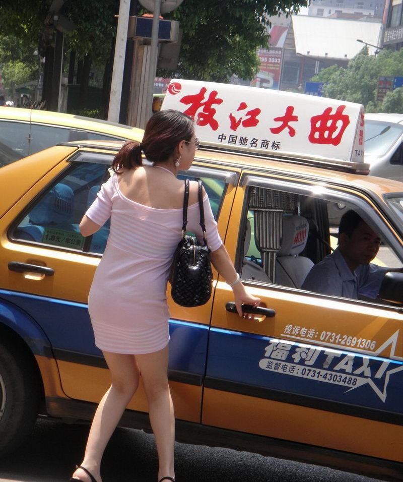 街拍逛街的株洲美女