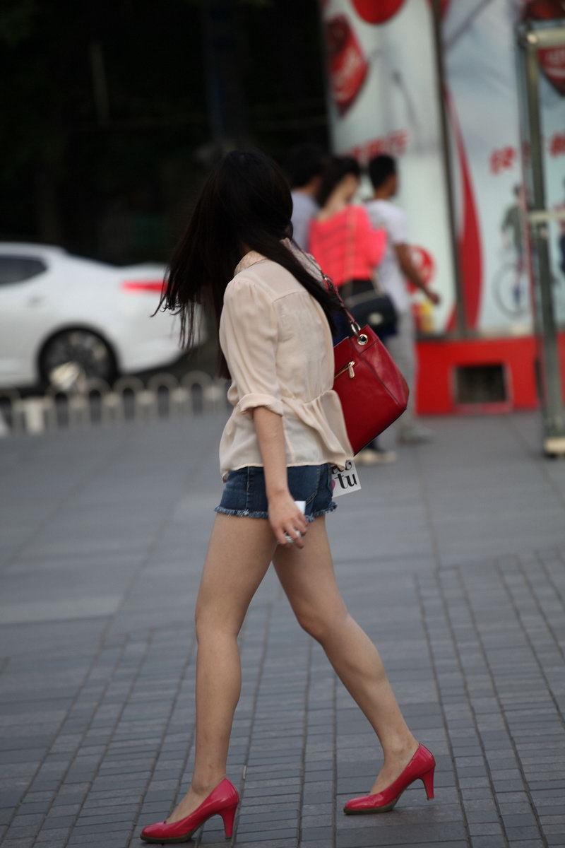 杭州大学附近街拍的美女