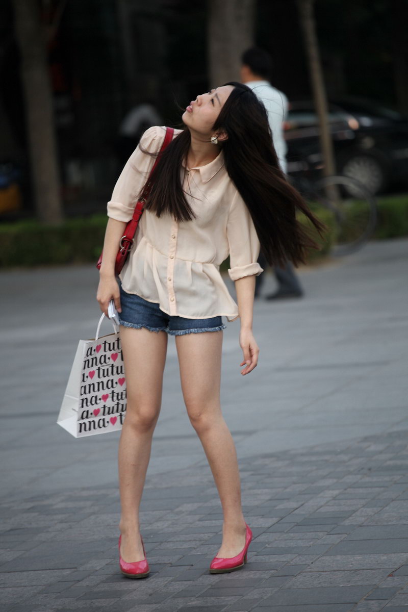 杭州大学附近街拍的美女