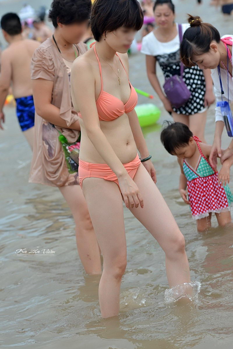 珠海荷包岛沙滩旅游的美女(1)