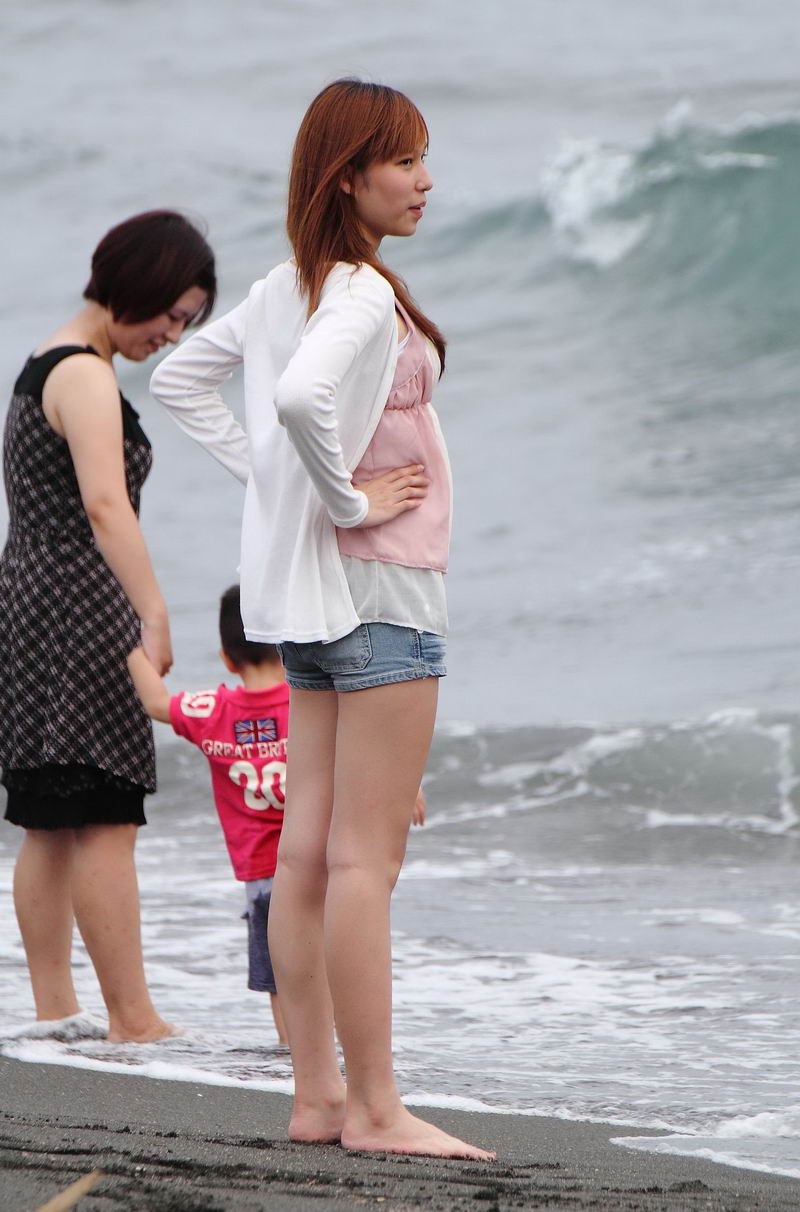 黄岛海滩偶遇姊妹花