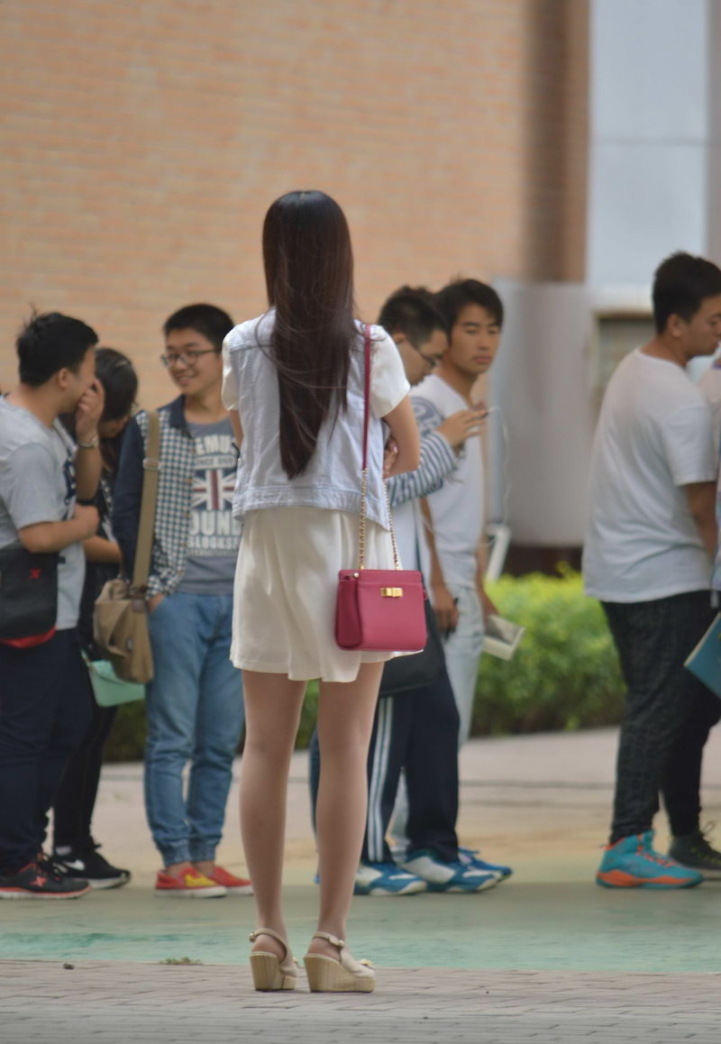重庆大学街拍的美女