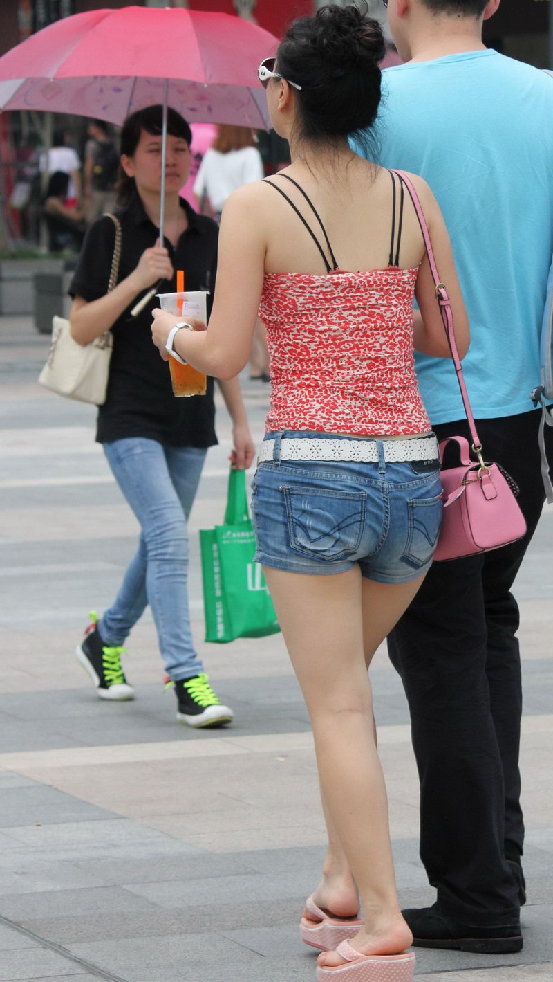 夏天去深圳旅游街拍的美眉
