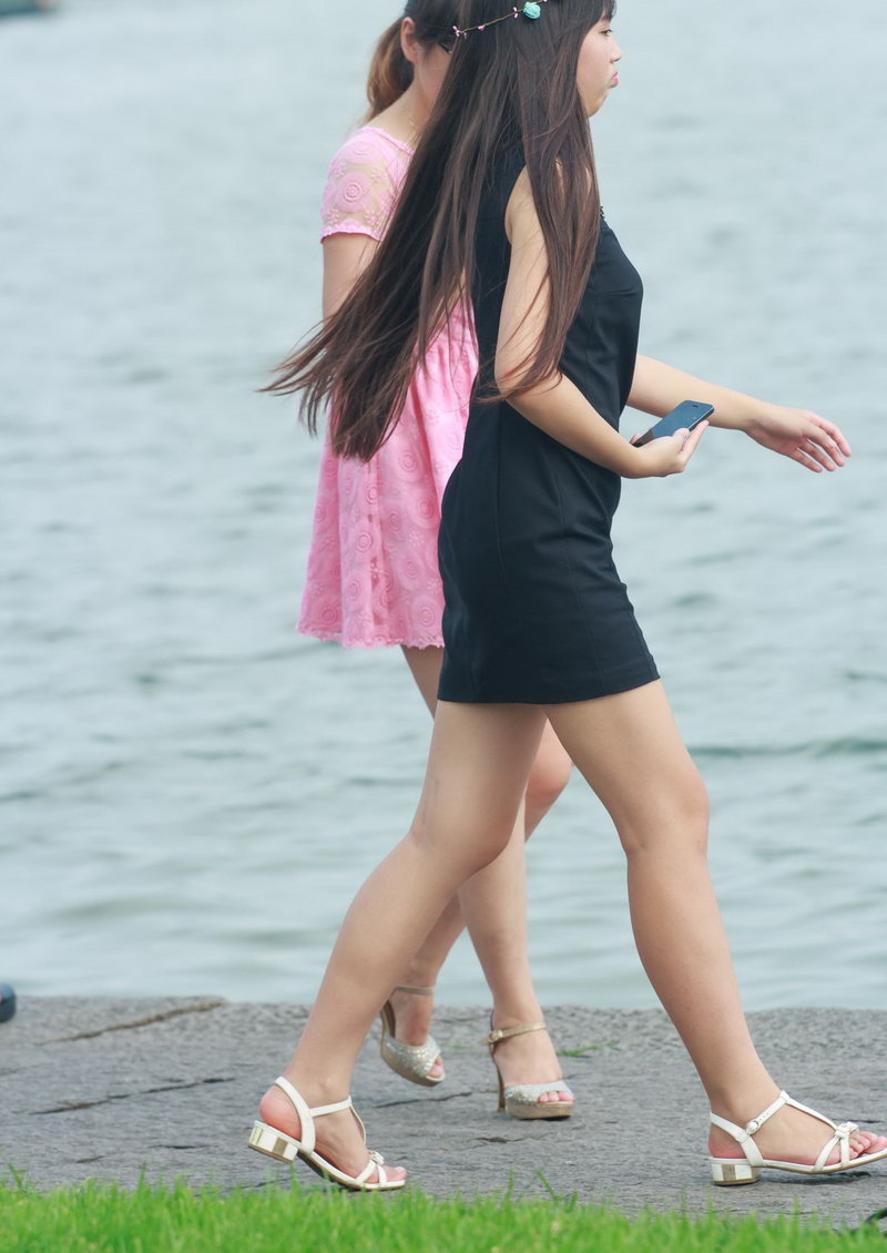 青岛海边用单反相机拍的美丽女生(1)