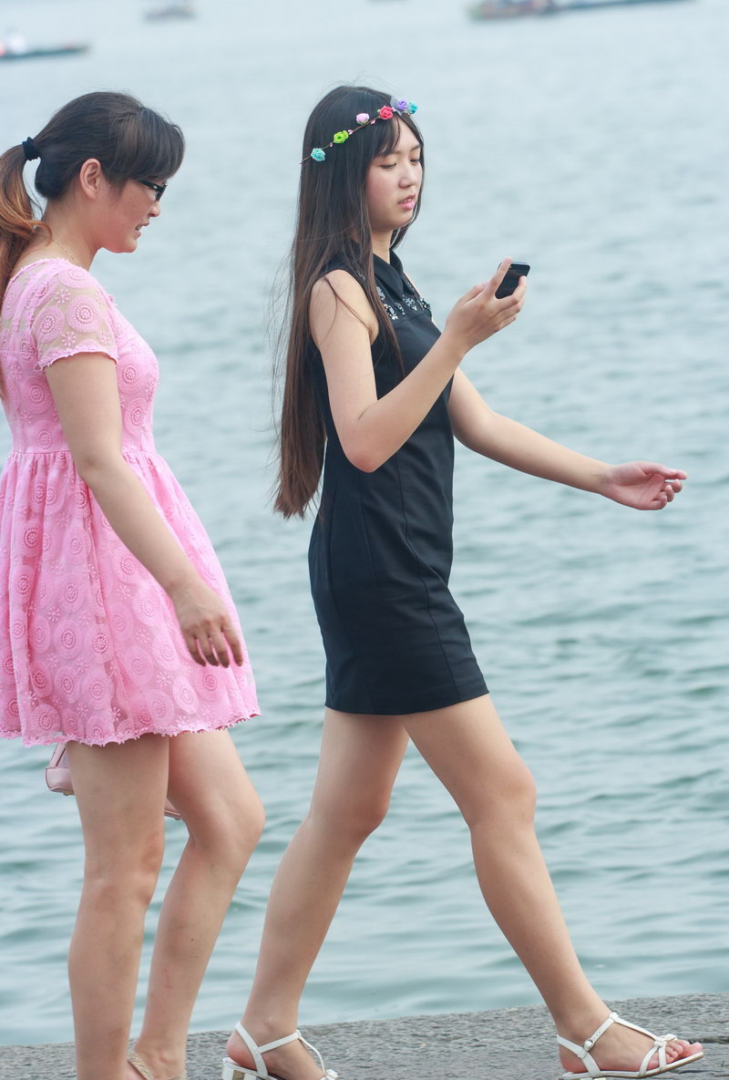 青岛海边用单反相机拍的美丽女生