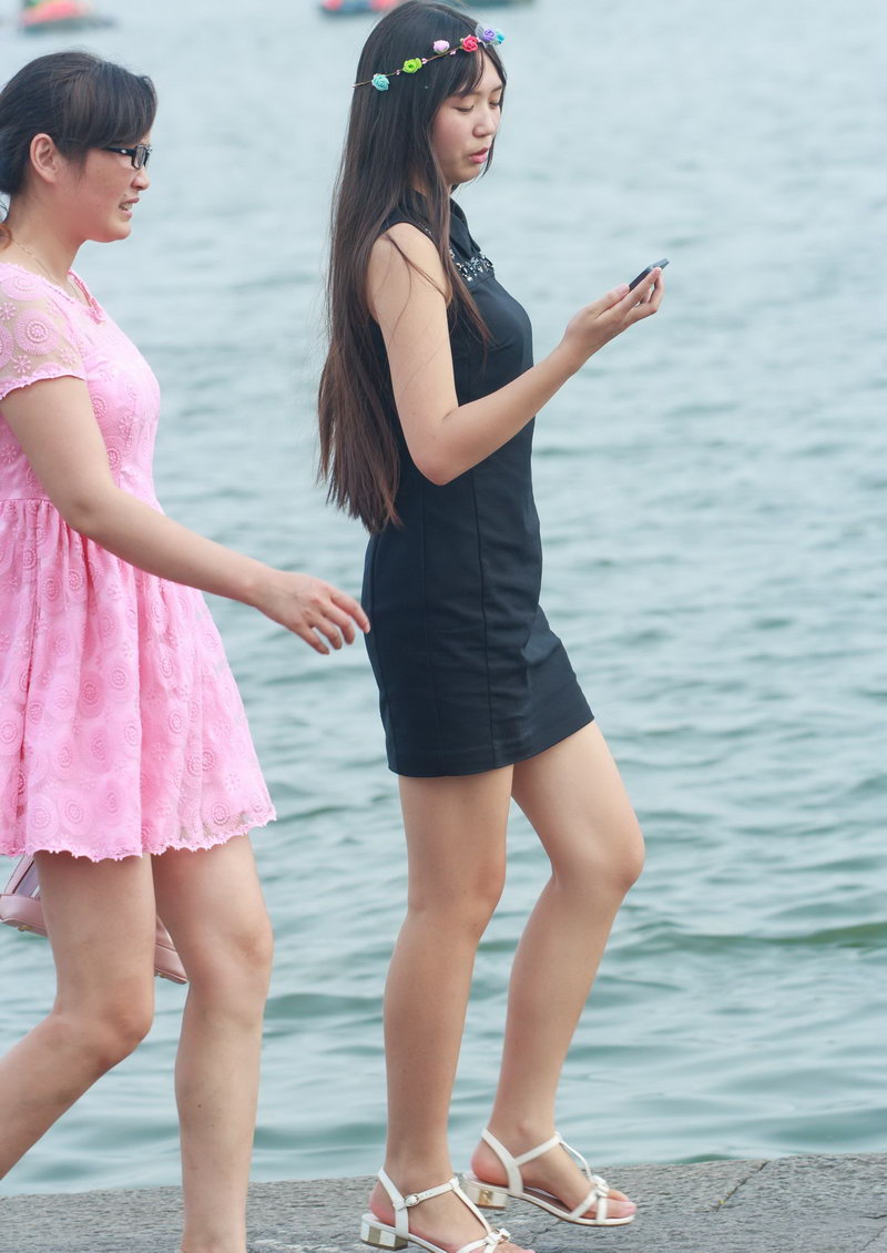 青岛海边用单反相机拍的美丽女生
