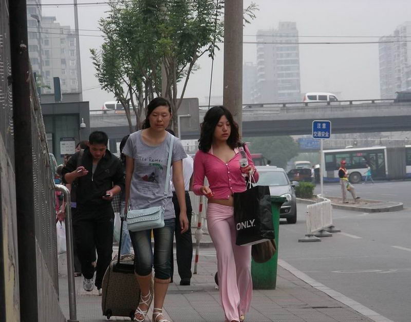 早晨街拍来北京工作的姐姐