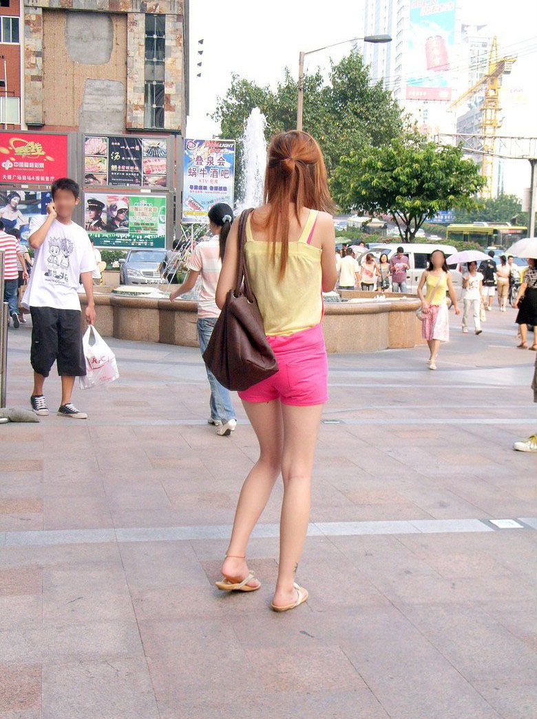 广州天河区龙口西路街拍美女