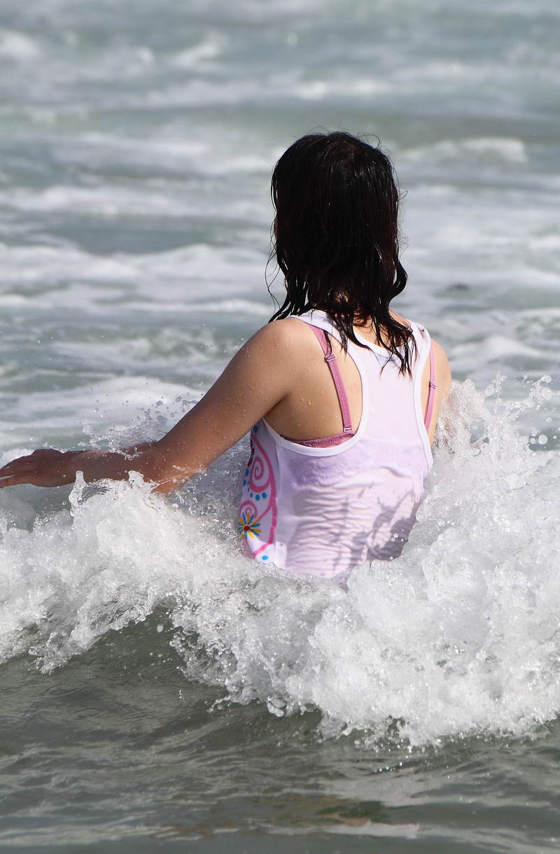 浮山湾海滩街拍美女