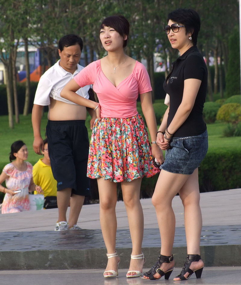 去杭州旅游街拍的美女