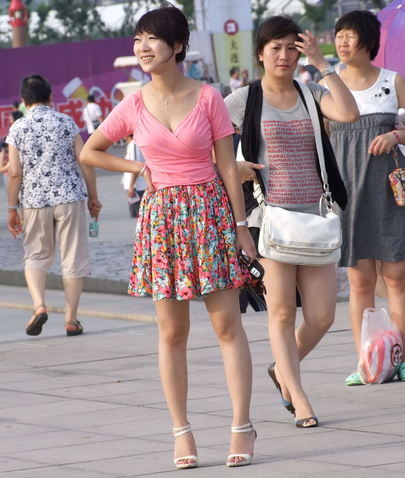去杭州旅游街拍的美女
