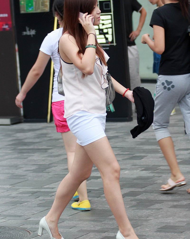 中国音乐学院拍的白色短裙女生