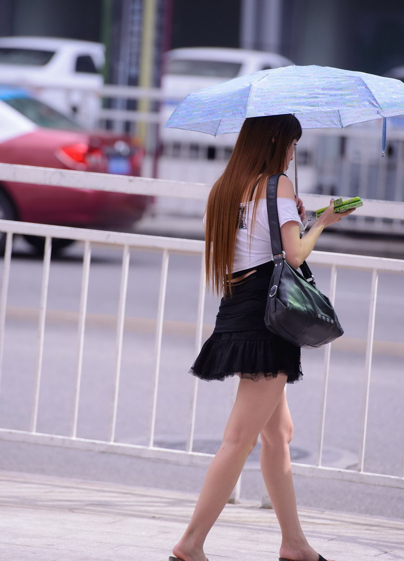 杭州迎宾路街拍的时尚美丽的姐姐