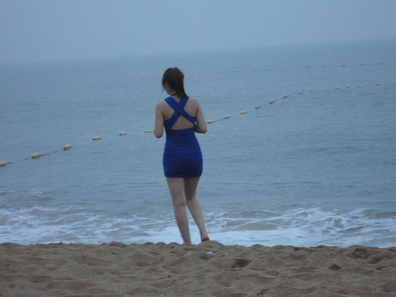 青岛的沙滩见到的美女3