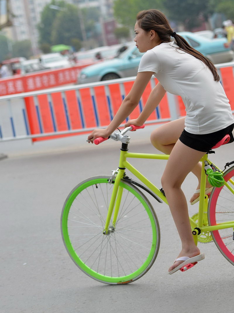这样的自行车好有色彩感