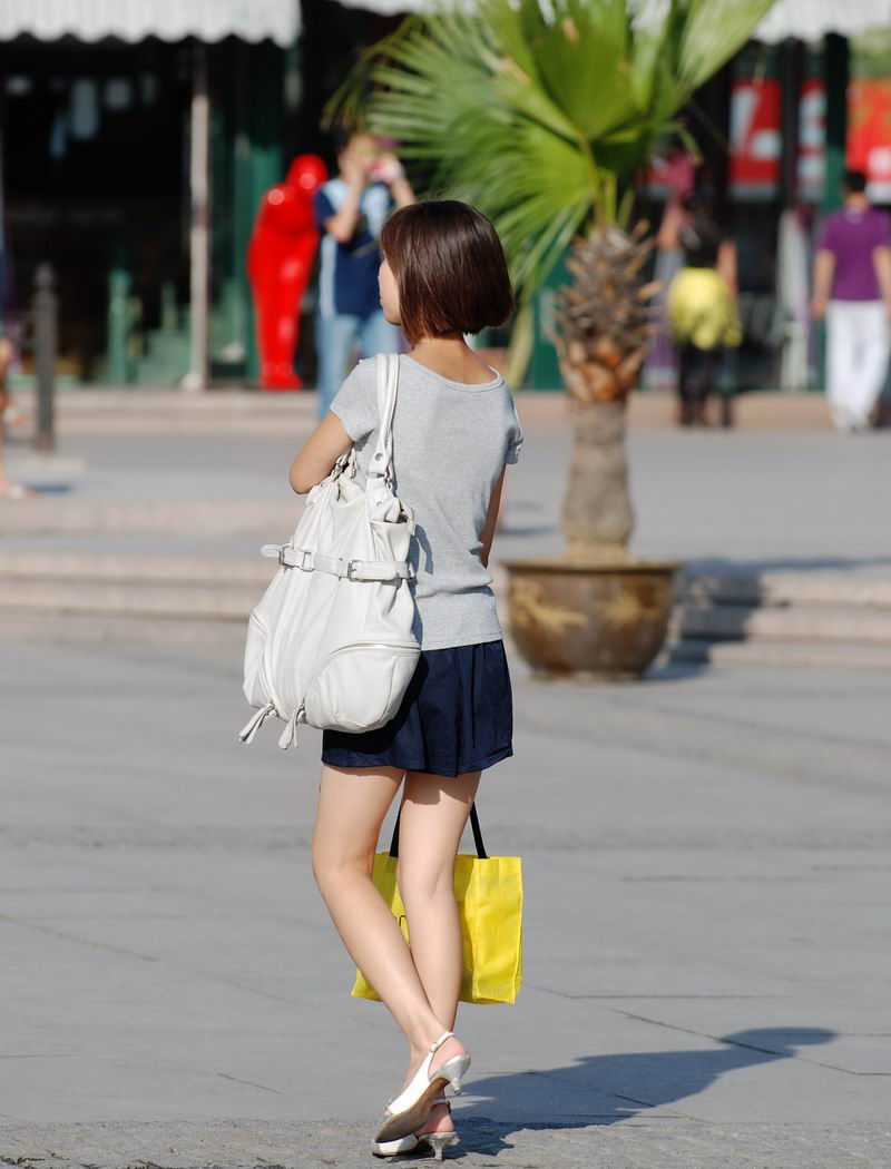 长沙街拍蓝色超短裙