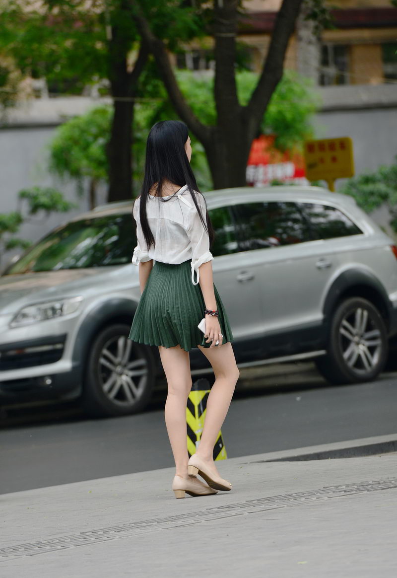 三里屯街拍很标致的北京美女