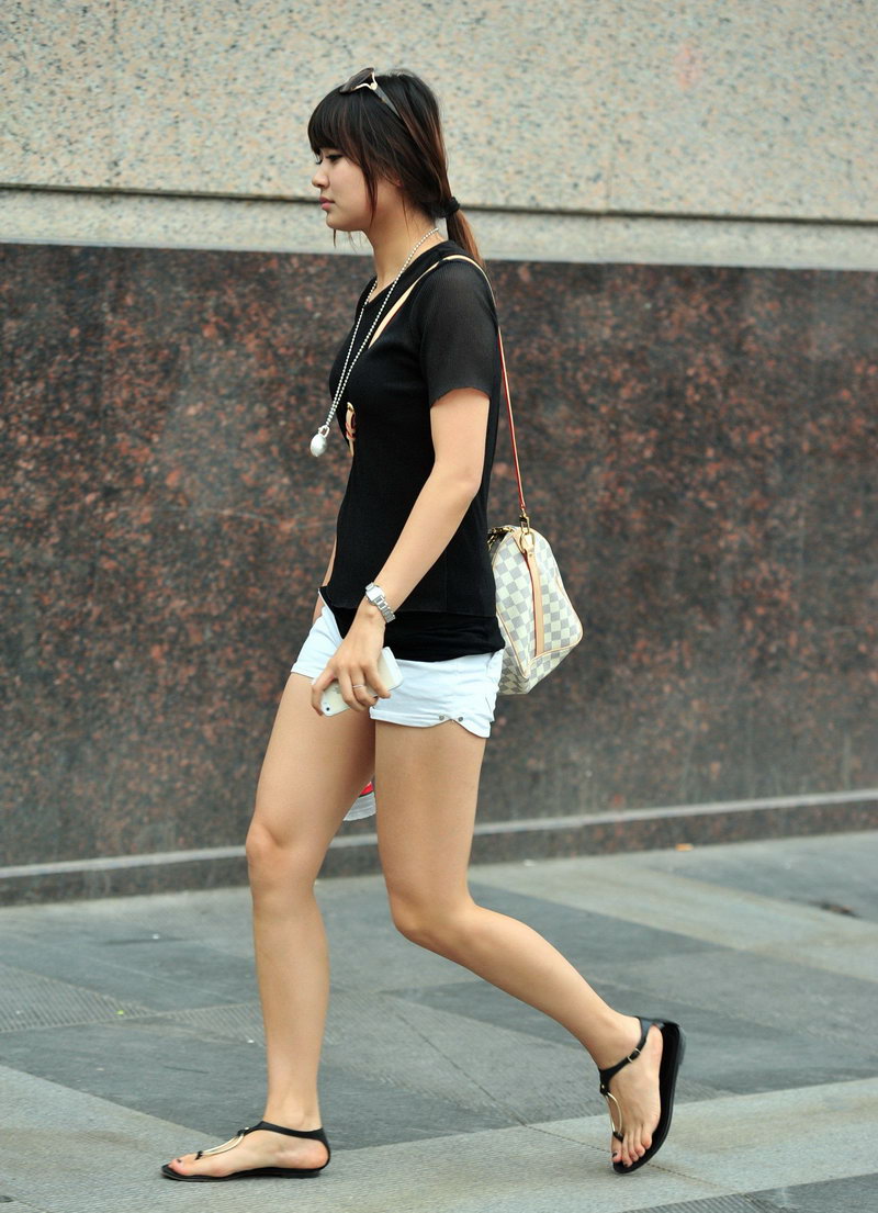 她长的像不像方琼呀