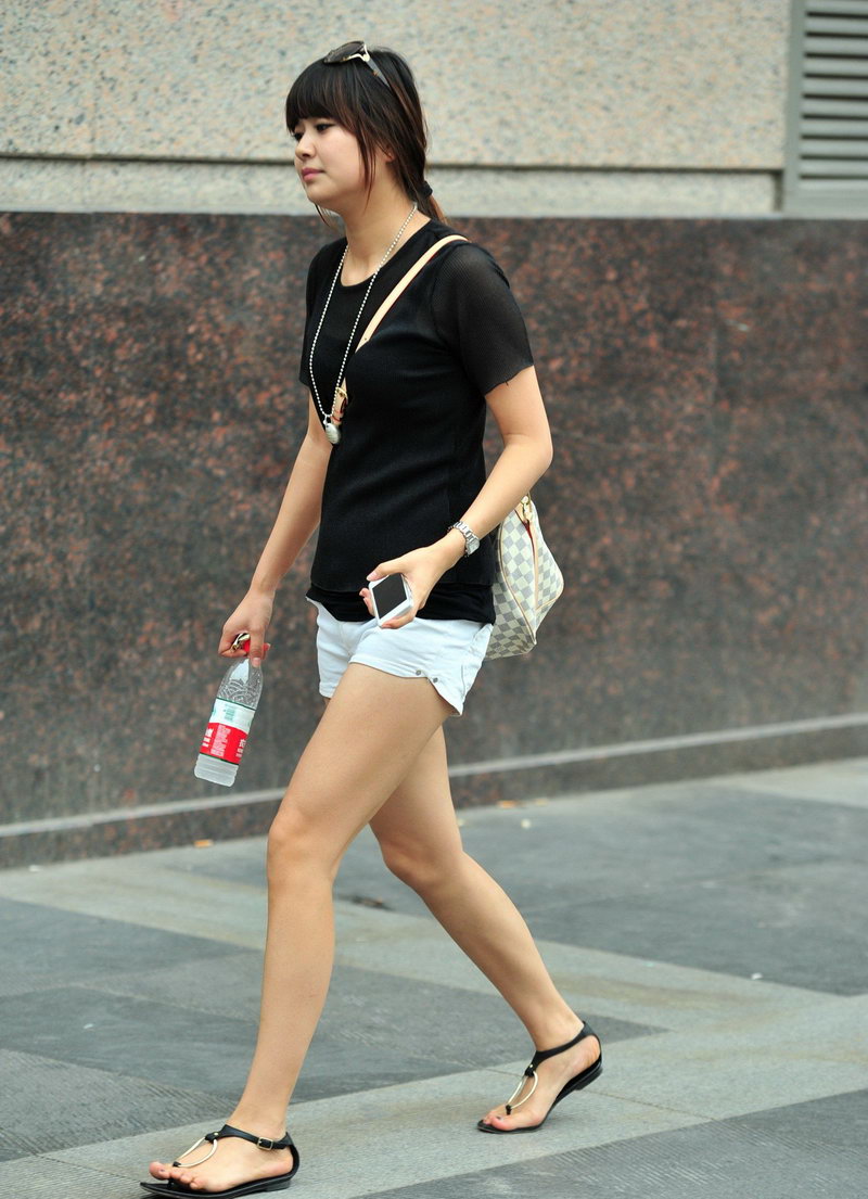 她长的像不像方琼呀